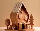 Stylizovaný perníkový domeček z papíru v teplých hnědých odstínech, zdobený spirálami z polevy a bílými detaily, stojící v pohádkové krajině s papírovými stromy na béžovém pozadí.
